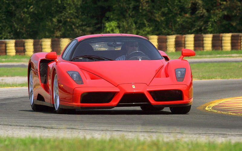 Ferrari Enzo (2002) - Moteur central arrière