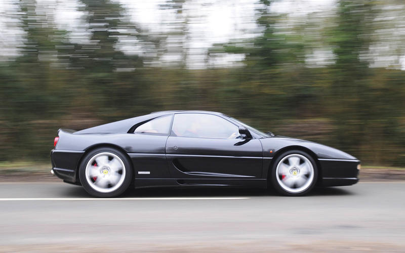 Ferrari F355 (1994) - Moteur central arrière