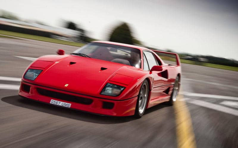 Ferrari F40 (1987) - Moteur central arrière