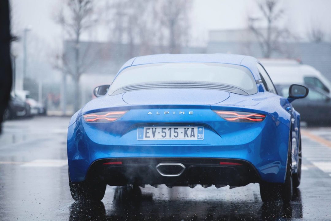 première livraison alpine a110 a grenoble