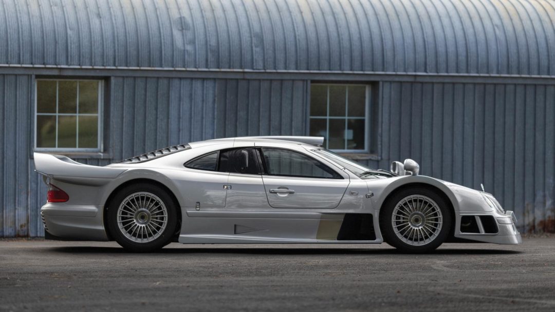 Mercedes CLK GTR de profil