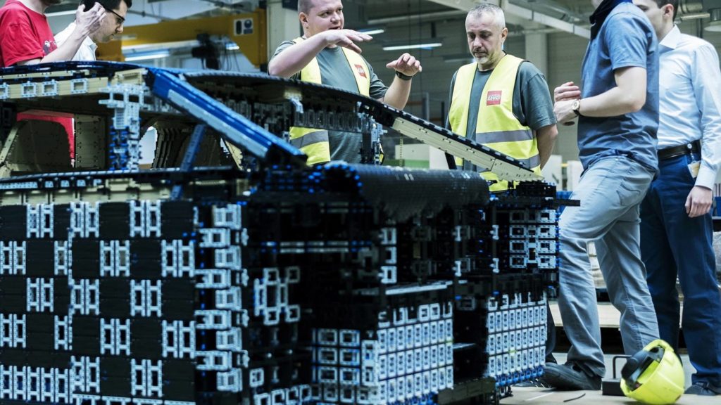 usine Bugatti Chiron Lego Technic 1:1