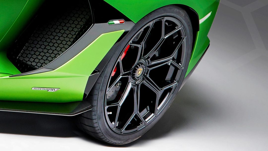 Lamborghini Aventador SVJ pneumatiques Pirelli P Zero Corsa