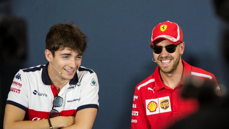 Charles Leclerc à gauche, Sebastian Vettel à droite