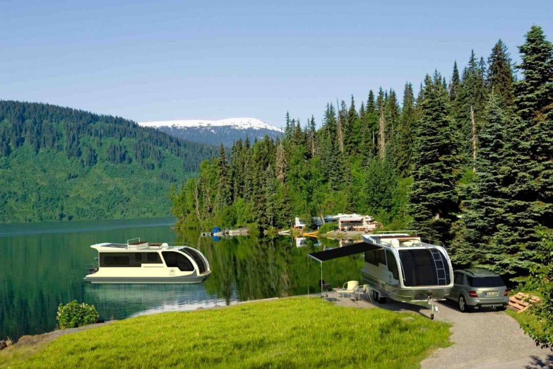 Le Departure One sur l'eau (Bateau caravane)