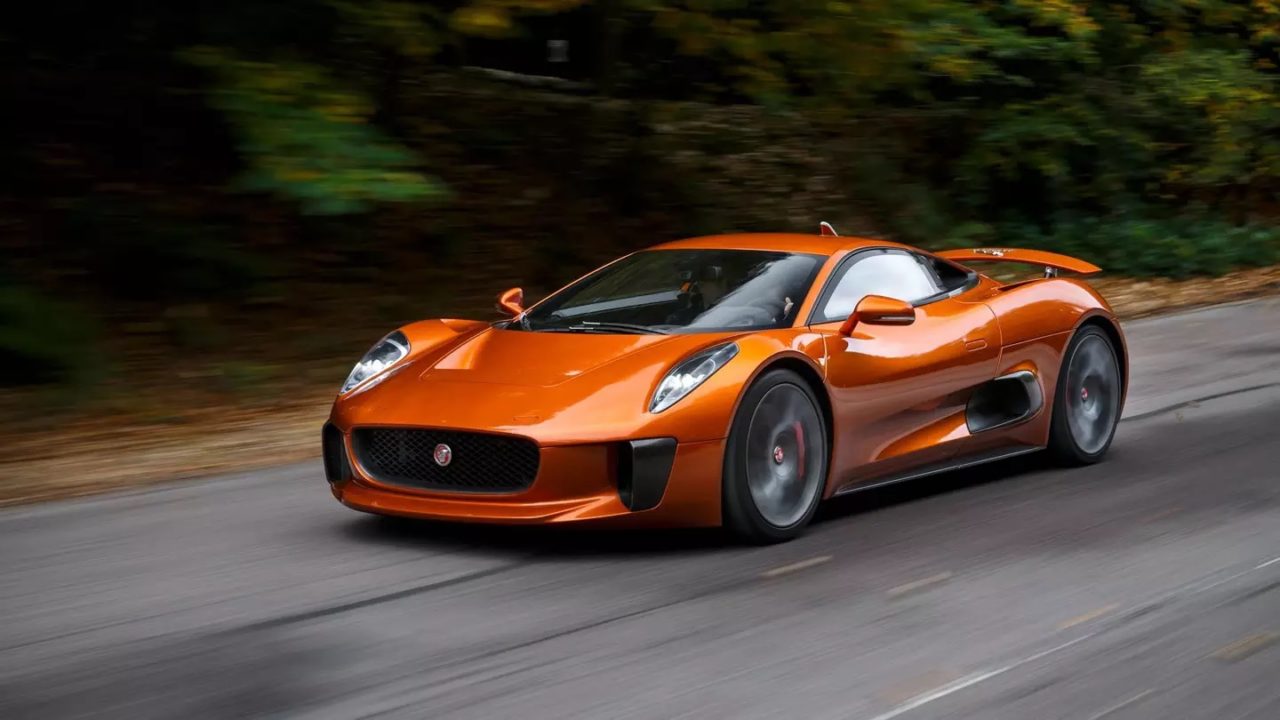 La prochaine Jaguar aura t-elle un moteur central ?