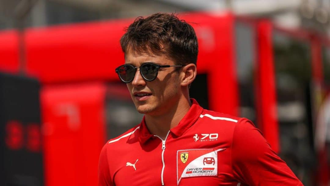 Charles Leclerc en combinaison Ferrari