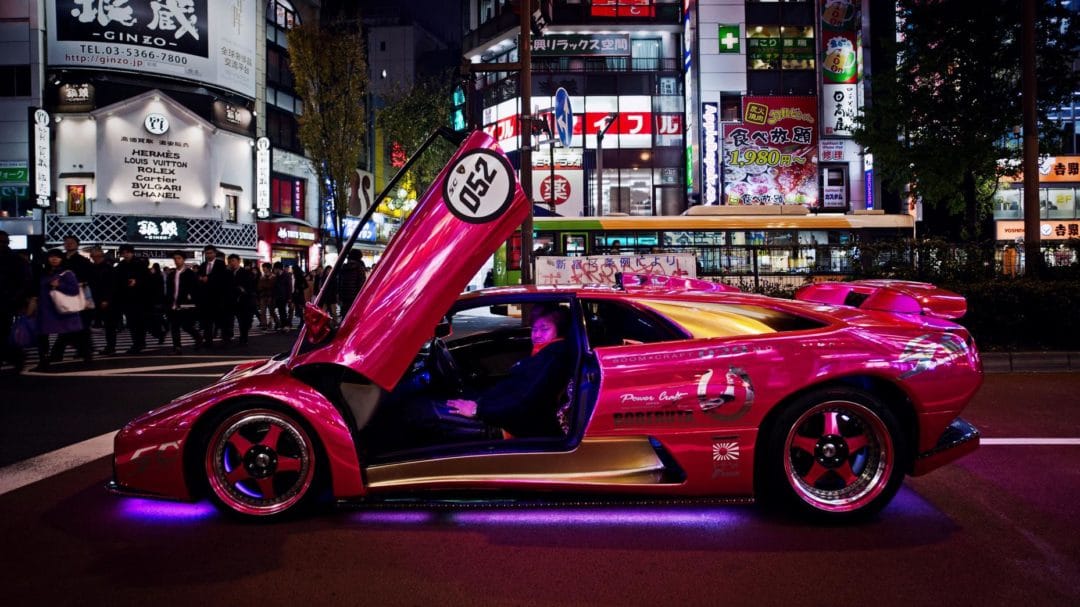 Morohoshi-san et sa Lamborghini Diablo rose flashy