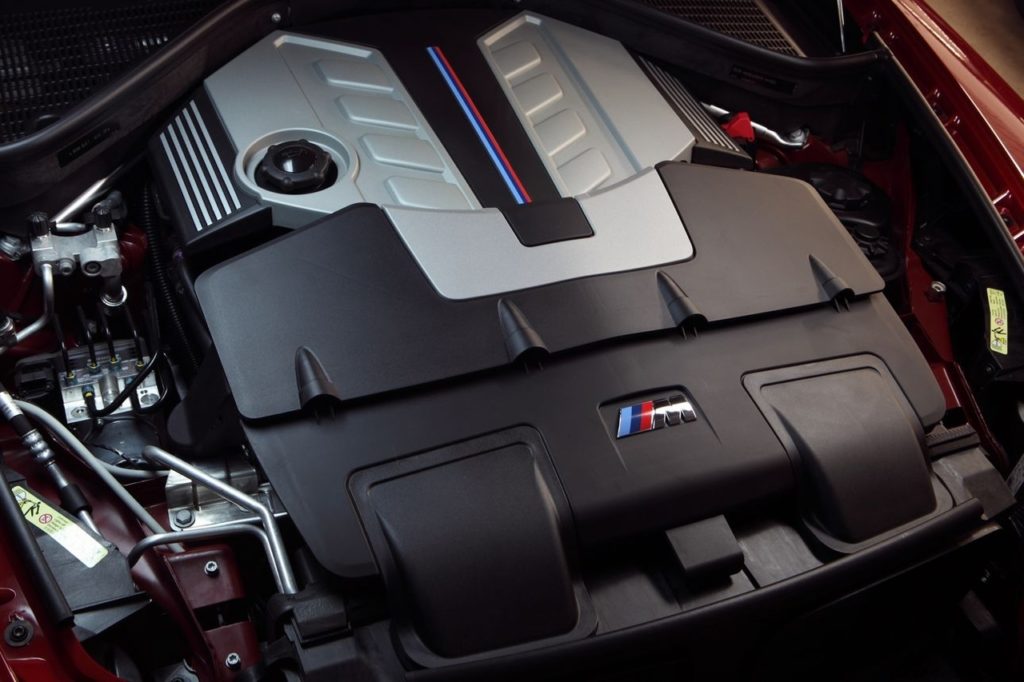 Moteur BMW V8 dans une Jaguar