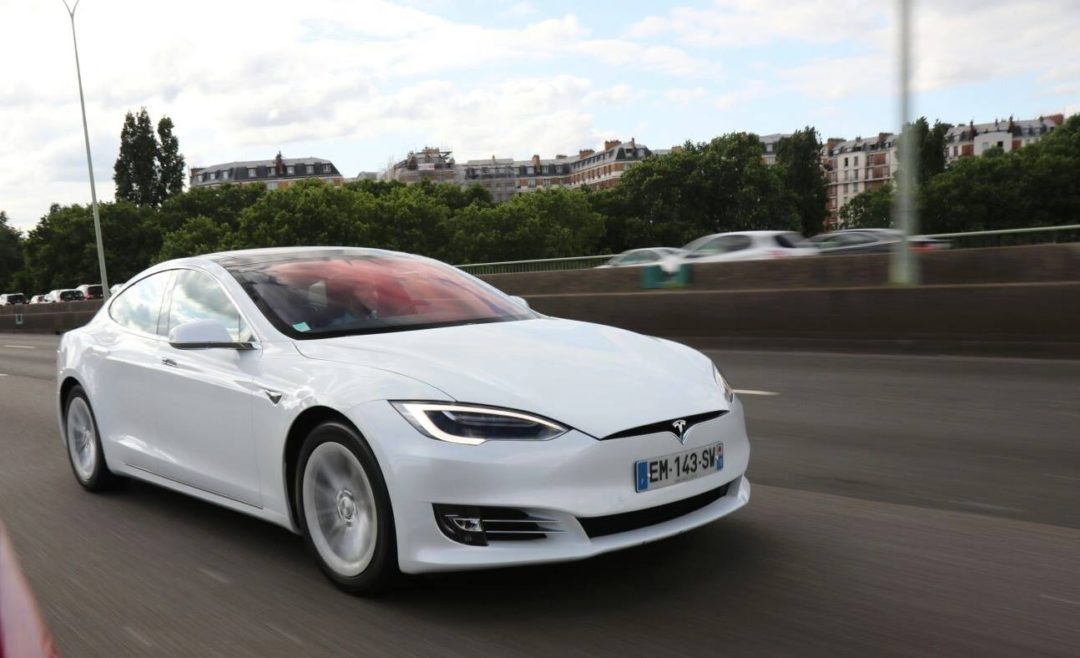 La Tesla Model S voit son mode Conduite Autonome retiré