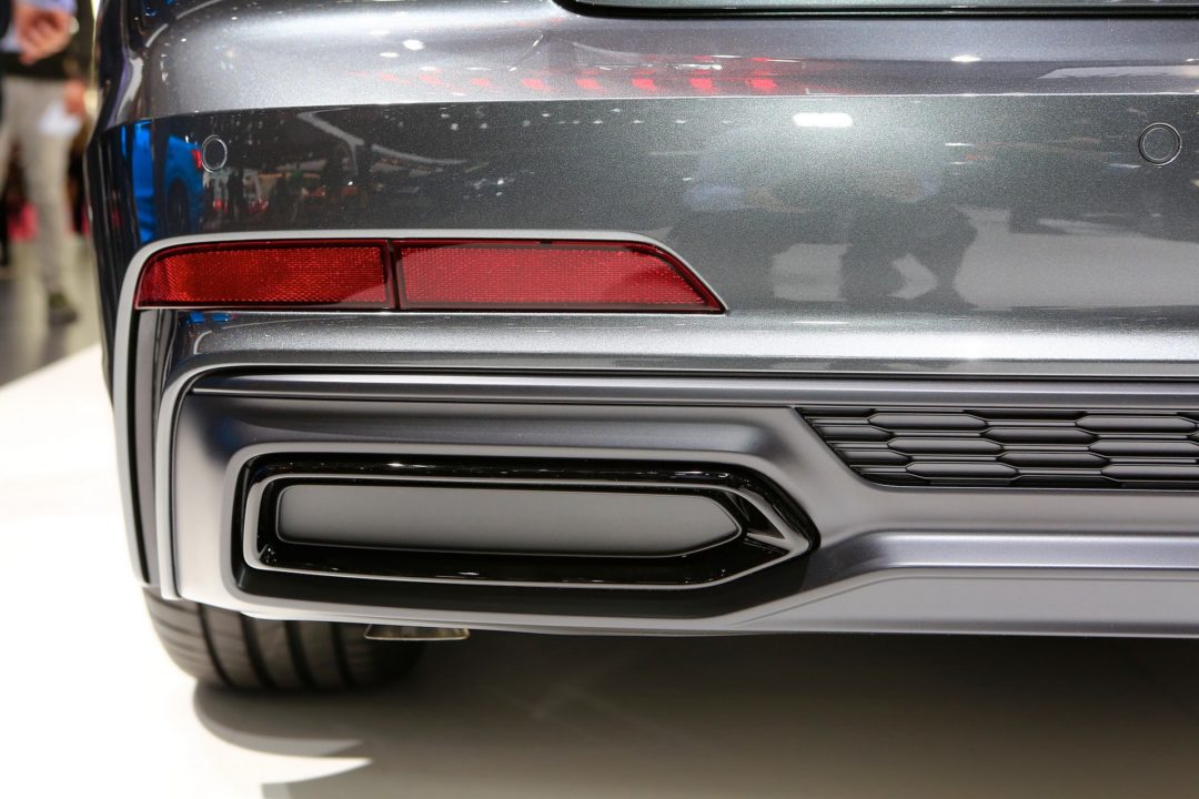 Audi A6 fausses sorties d'échappements Mondial de l'Auto Paris