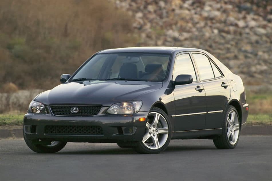 Voiture lente : Lexus IS300