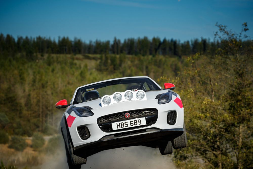 Jaguar F-Type rallye jump