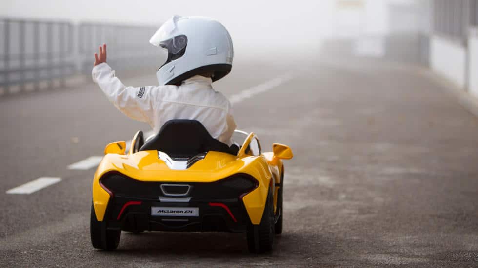 Voiture électrique pour enfant à Noël