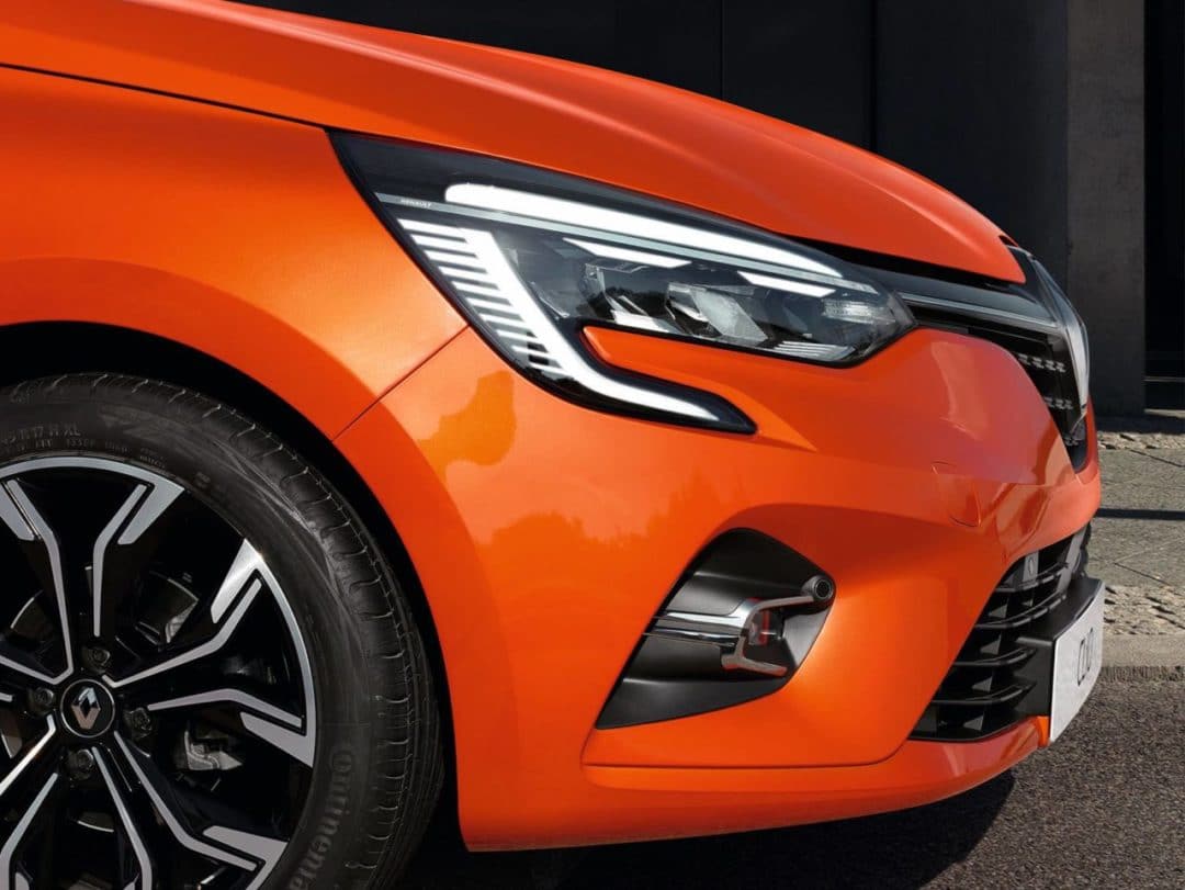 avant Renault Clio 5 (2019) orange