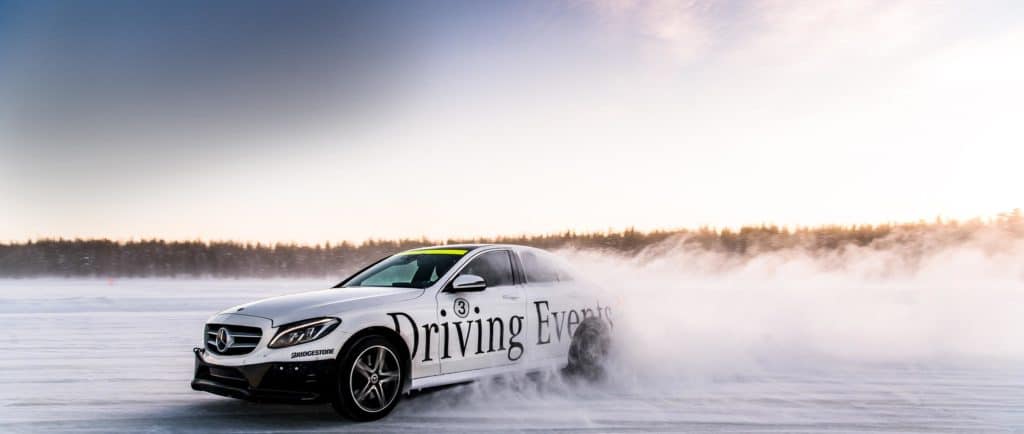 Glisse Mercedes neige