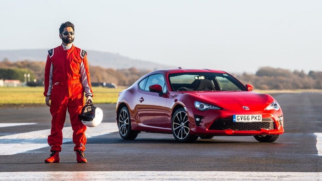 Toyota, pilote aveugle Amit réalise le 9e temps sur le circuit Top Gear