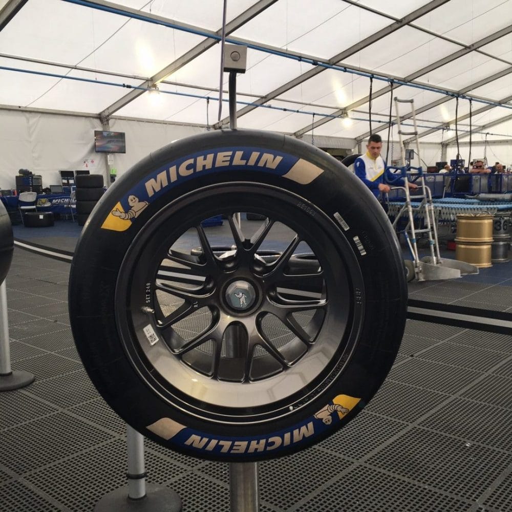 Pneus HYBRID / Michelin Tour - 24 heures du Mans