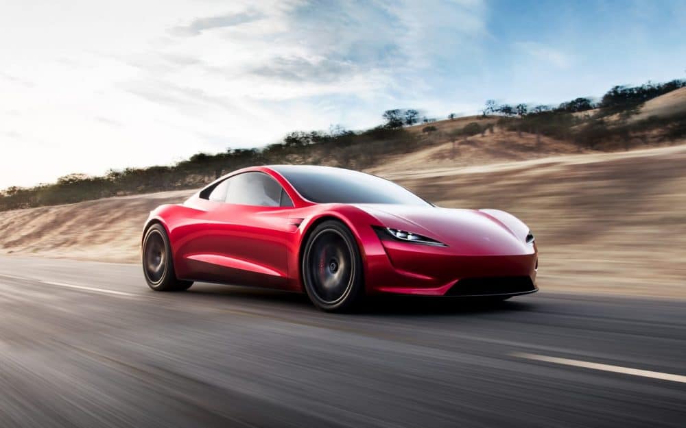 Tesla Roadster : réacteurs de fusée situés derrière la plaque d’immat