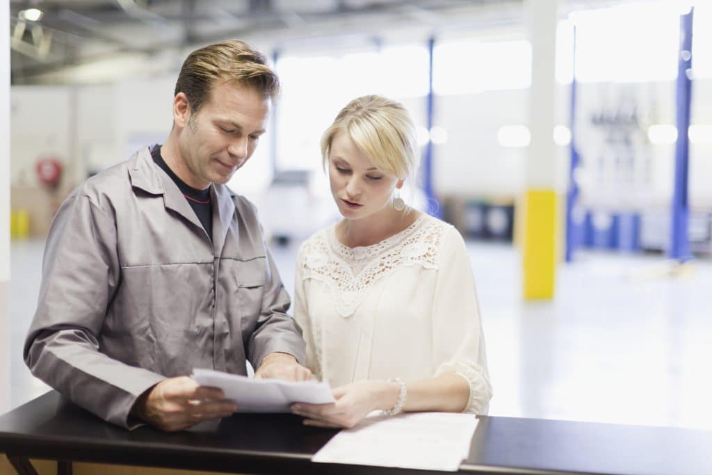 Conseiller service d'une concession automobile