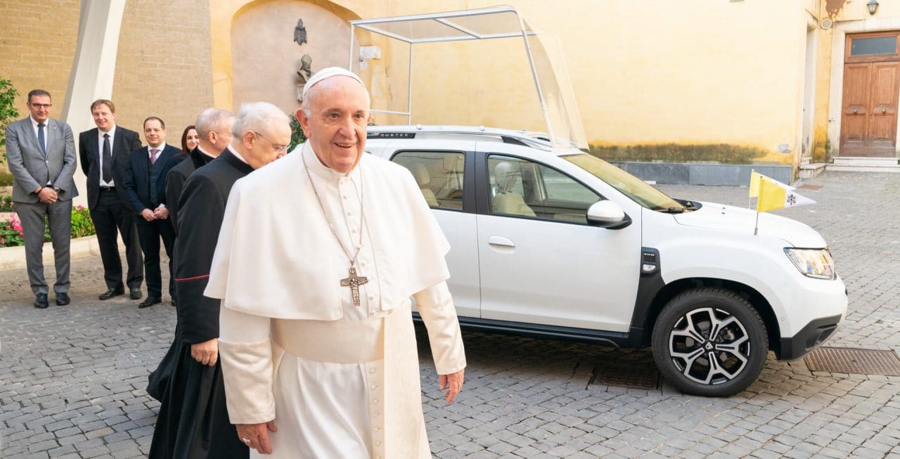 Dacia Duster, nouvelle Papamobile du Pape François