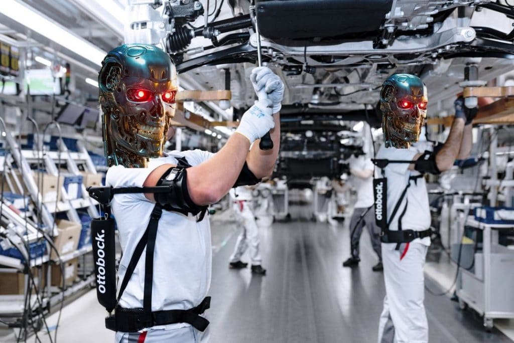 Audi teste deux exosquelettes à l'usine d'Ingolstadt en Allemagne
