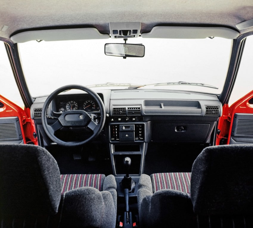 Intérieur de la Peugeot 205 XS 1.4