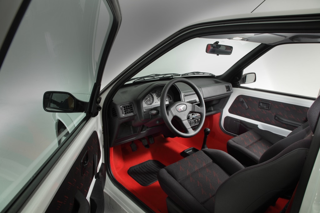 Intérieur de la Peugeot 106 Rallye