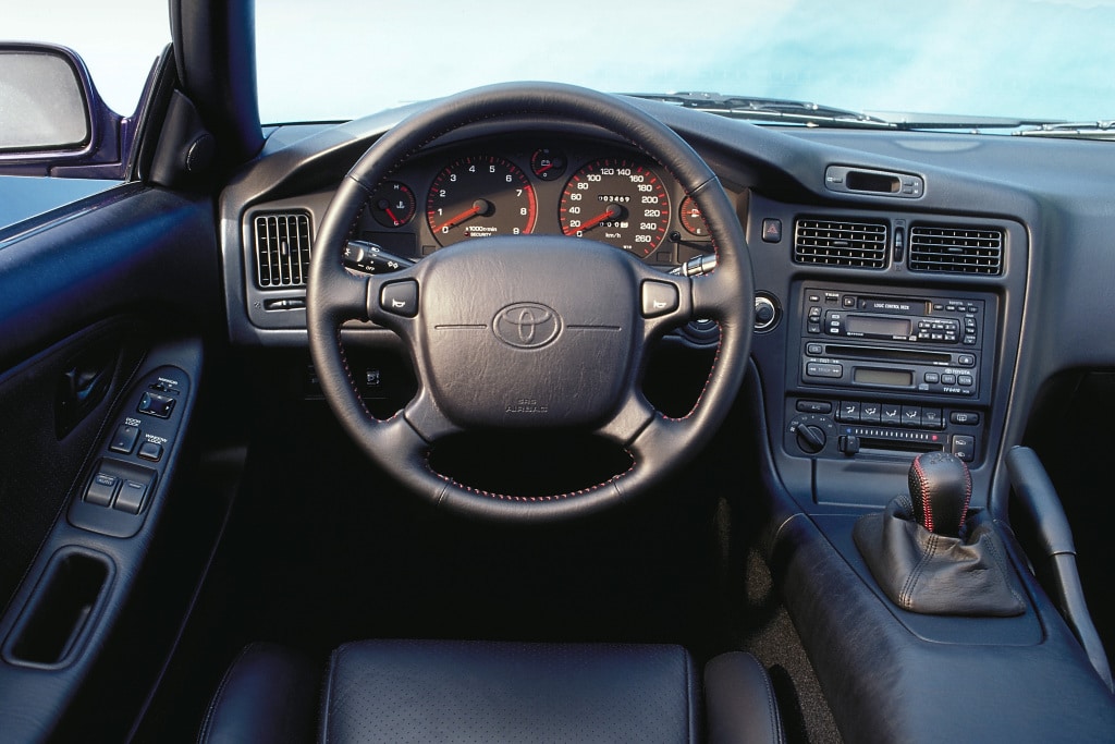 Intérieur de la Toyota MR2 (GT-i16)