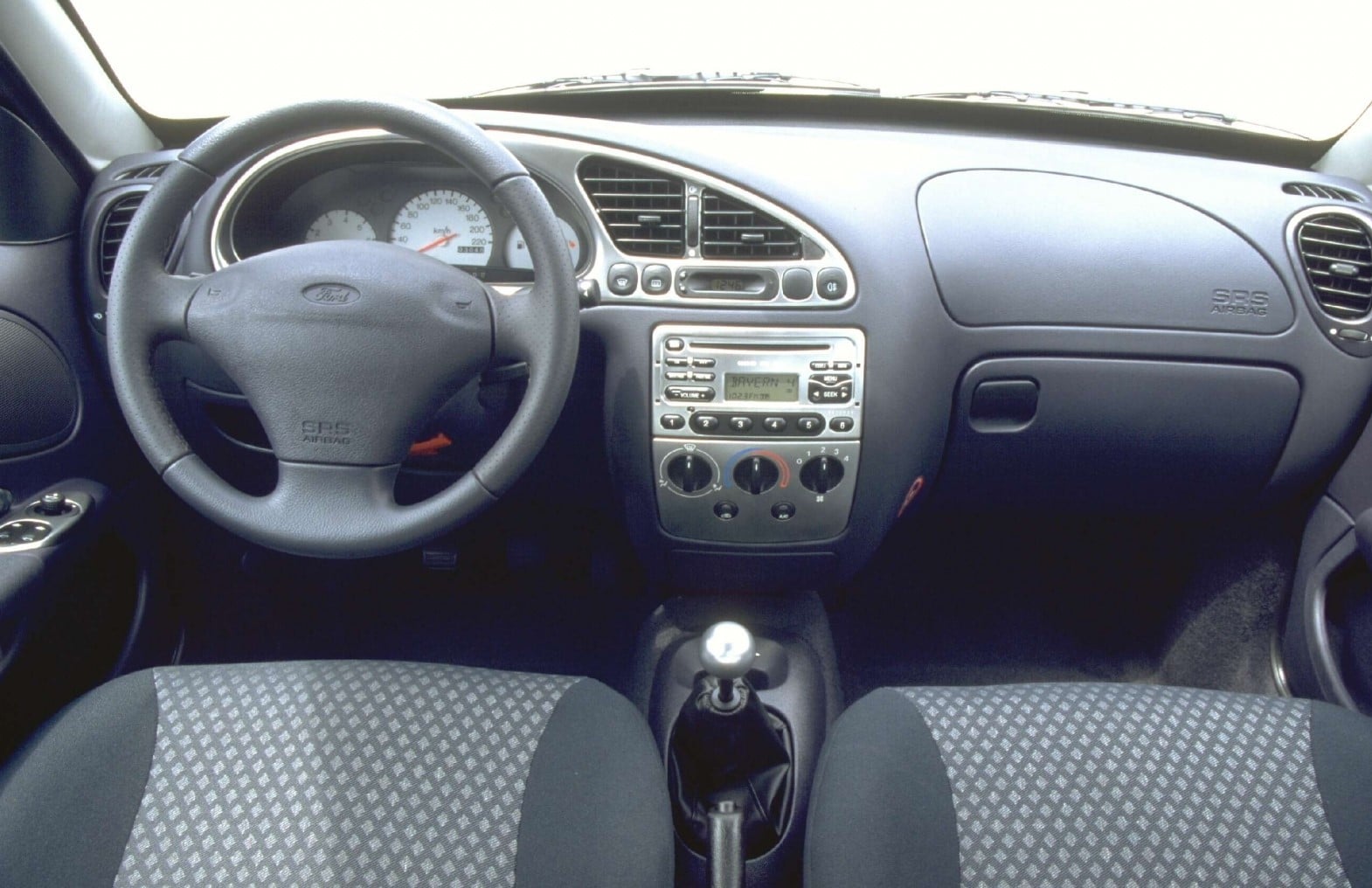 Intérieur de la Ford Puma 1.7 Zetec