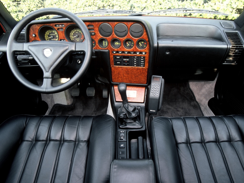 Intérieur de la Lancia Thema 8.32