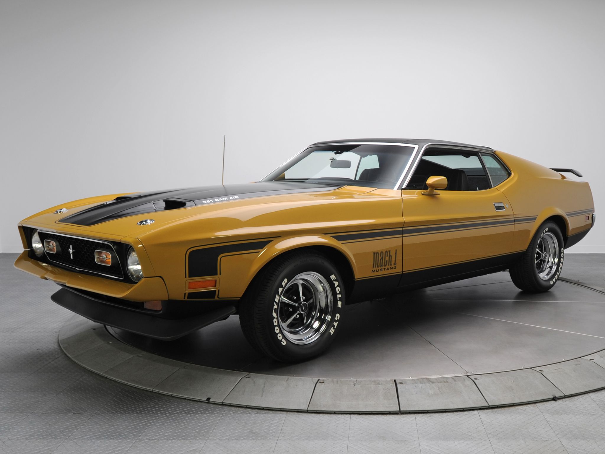 Мустанги сша. Форд Мустанг Mach 1. Ford Mustang 1971. Ford Mustang Mach 1. Форд Мустанг Mach 1 1971.