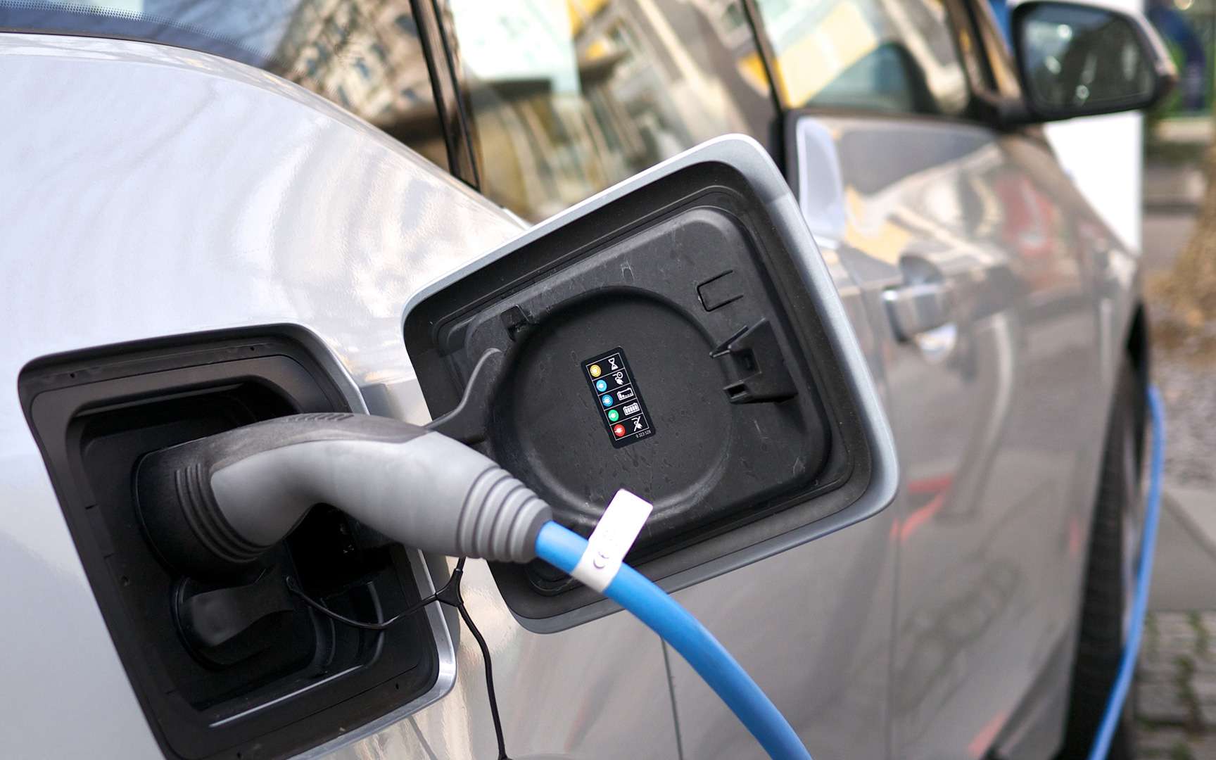 recharge batterie d'une voiture électrique