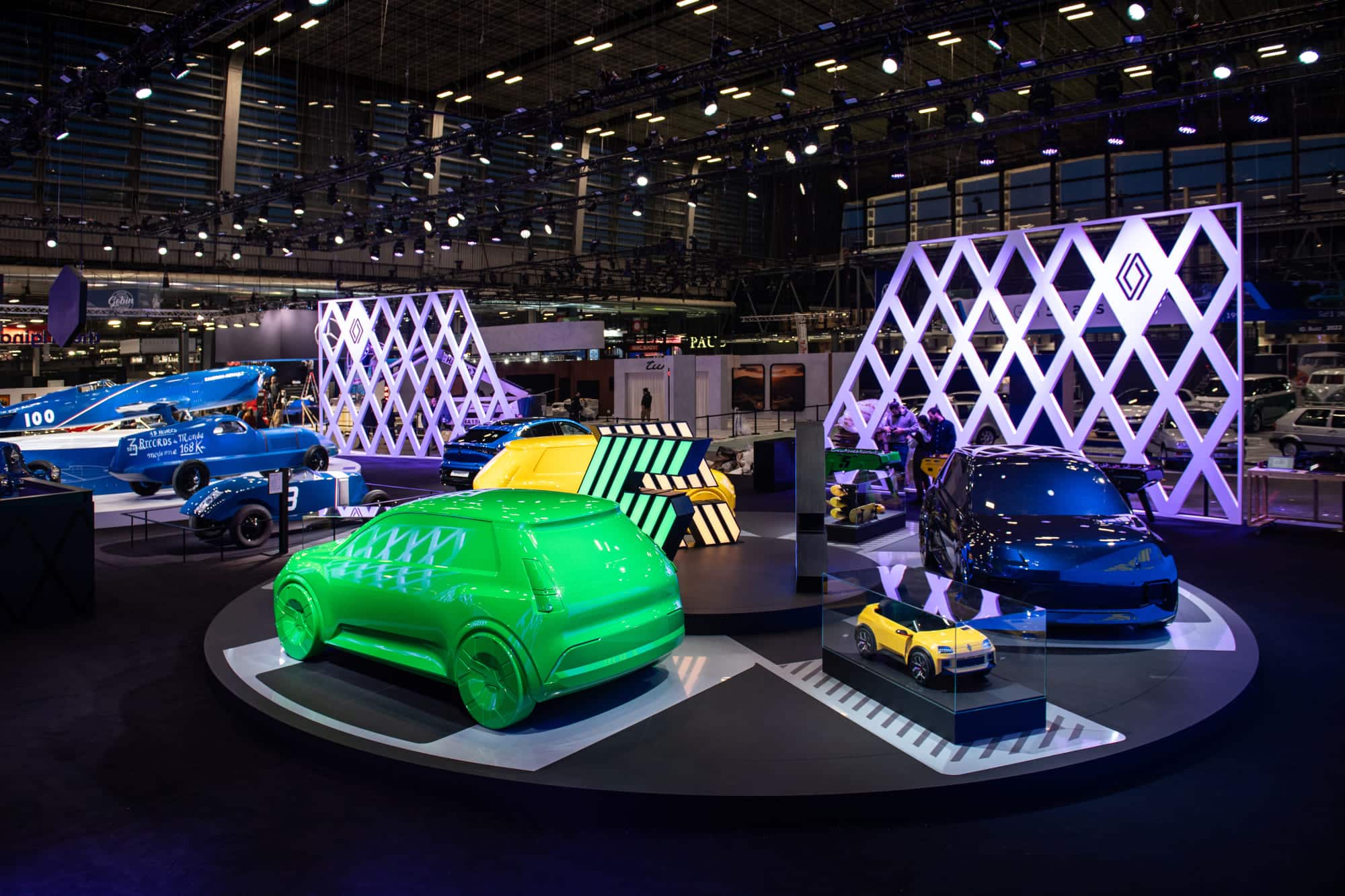 Renault 5 électrique au salon Rétromobile 2024